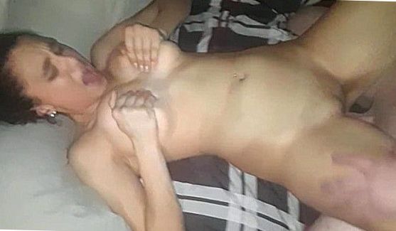 Стриптиз и мастурбация двух дырок одновременно, порно видео