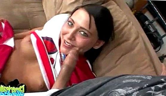 Домашний минет от одетой брюнетки, порно видео