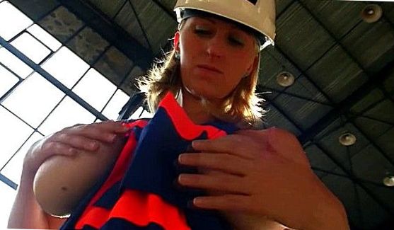 Мужчина начал глубоко трахать ее в киску, так глубоко, что девушка успела кончить несколько раз, порно видео