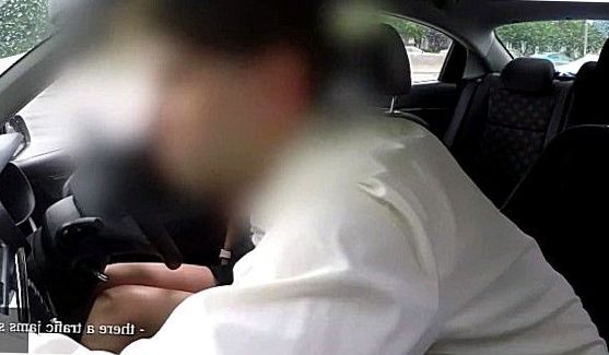 Она дала себя отодрать раком, как вокзальную шлюху, и обильно обкончать булочки, порно видео