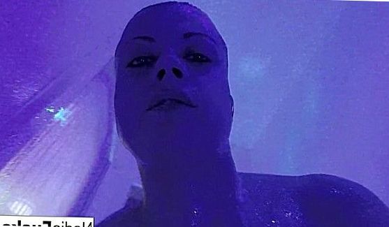 После чего она ложится на спину и получет член в пилотку, порно видео