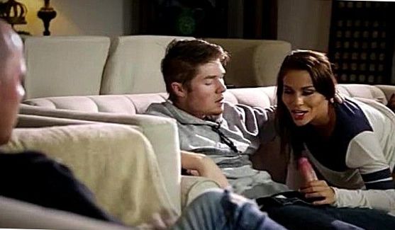 Молодые 18+: жопу гусям стоя или сидя вытираешь, порно видео